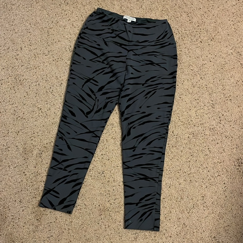 RACHEL ZOE Leggings Gray Black print! Size M NWOT - Picture 3 of 8